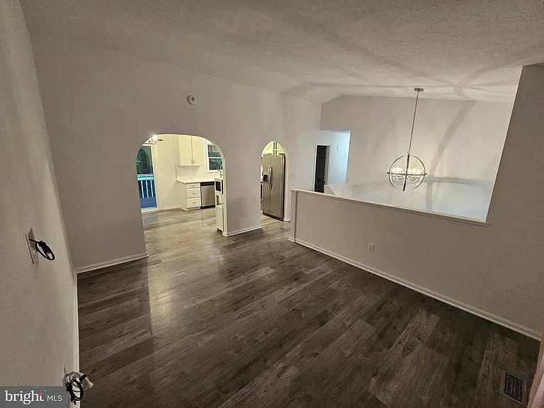730 Ox Bow Ln — Photo 3