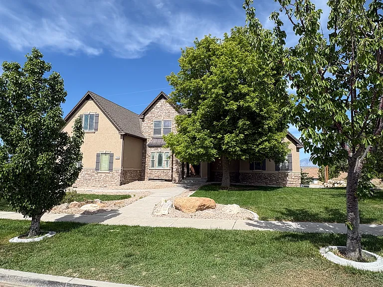 2296 S Hunter Dr — Photo 2