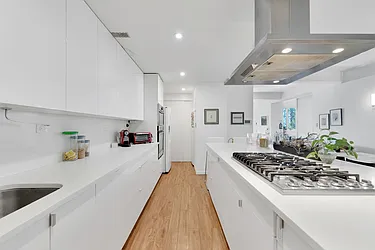 Rented by R New York