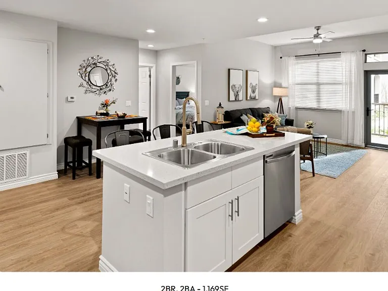 Centerpointe at Market Apartments - 3145 Market Street Riverside CA 92501 — Photo 32