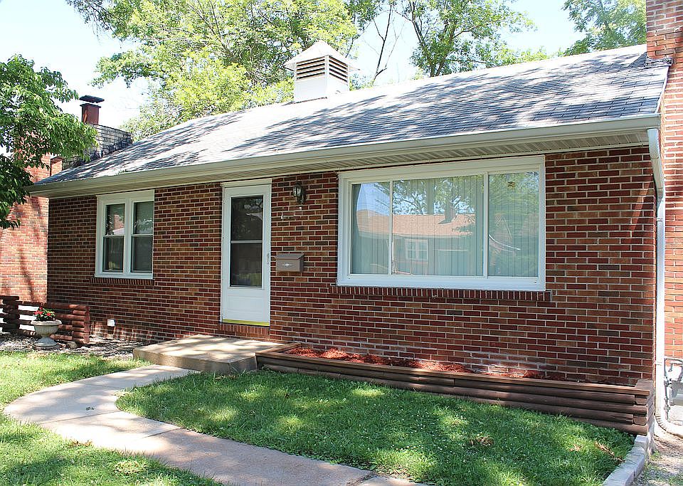 1st image of 925 Fontaine Pl