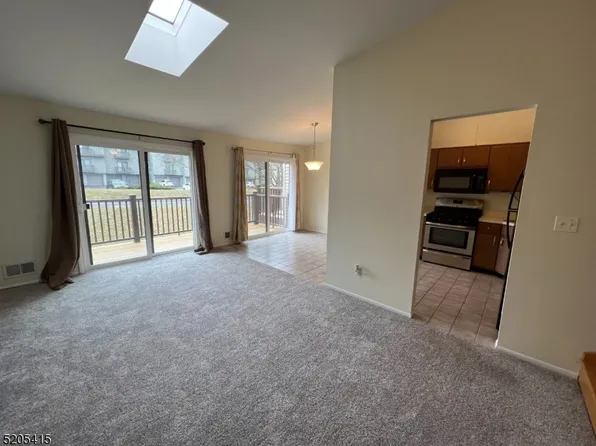 1704 Spruce Hills Dr #1704, Glen Gardner Boro, NJ 08826