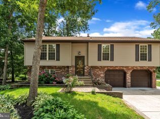 15 Whippoorwill Dr, Sicklerville, NJ 08081
