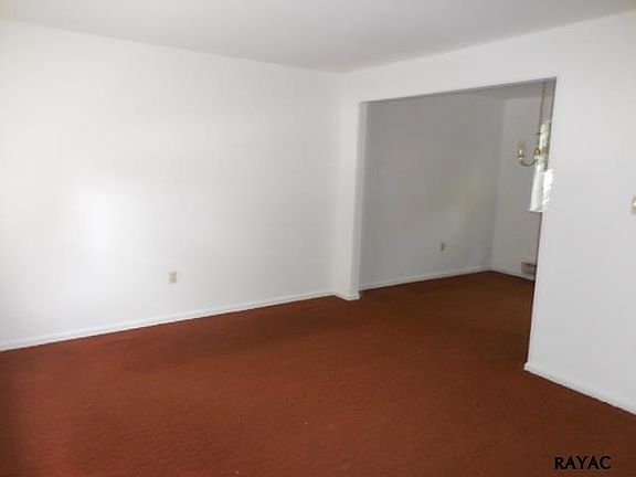 4th image of 122 Brook Ln