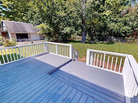 4th image of 1996 Willowood Dr N