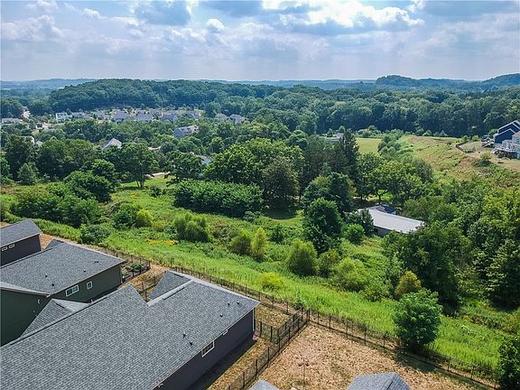 3rd image of 218 Brookside Dr