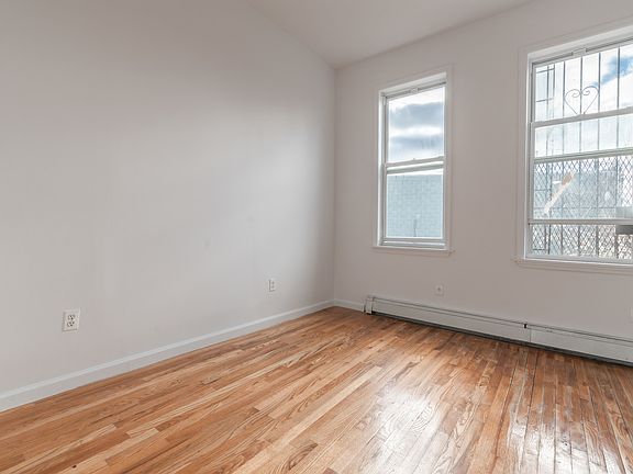 2nd image of 206 Irving Ave #Left3