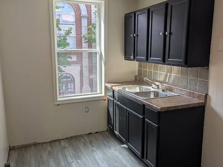 212 W Market St #D — Photo 1