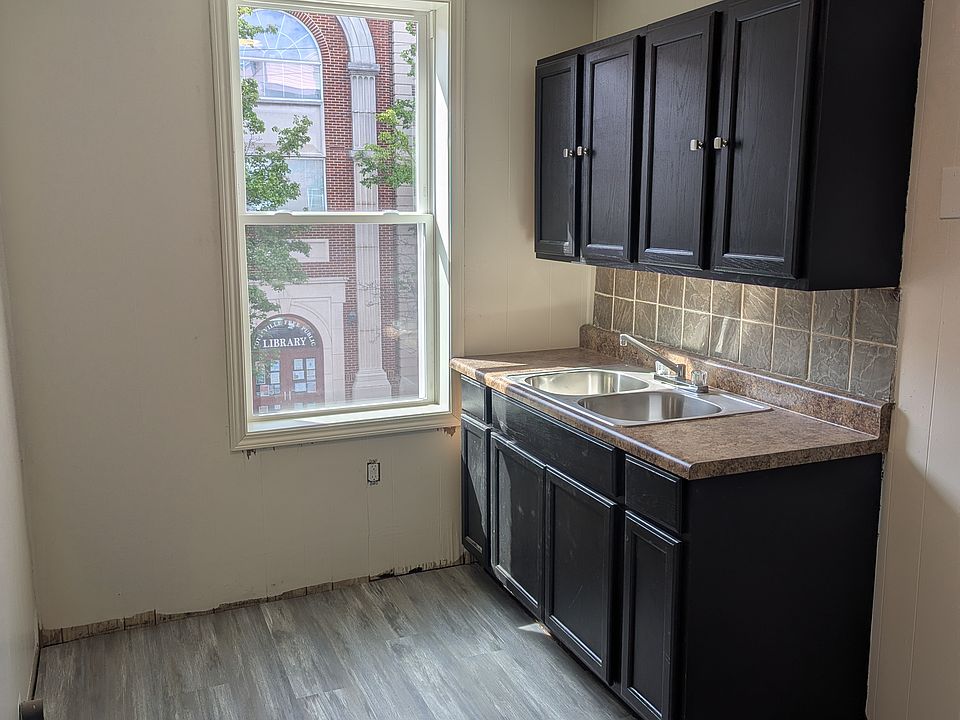 1st image of 212 W Market St APT D