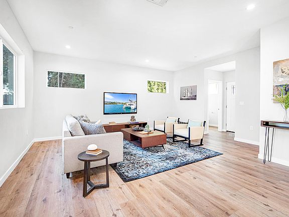 4th image of 1916 W 23rd St