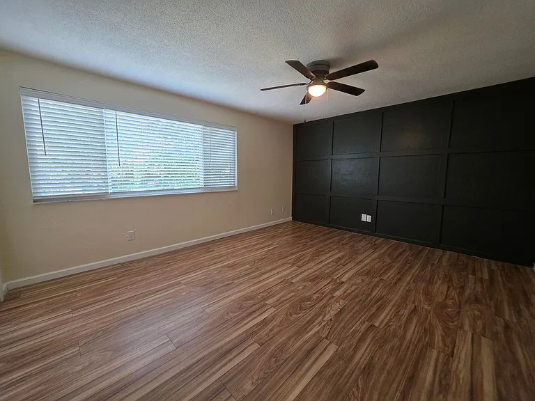 208 Pine Cone Trl — Photo 37