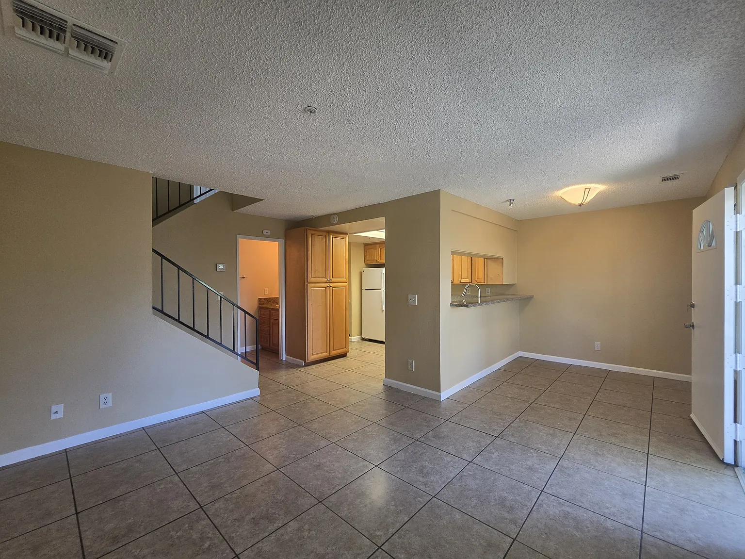 3 bed, 1.5 bath, 1189 sqft, $2,700 — Photo 3