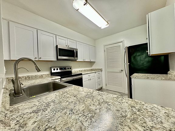 5th image of 3926 El Camino Pl #8