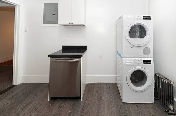 Rented by RealTegrity NY LLC | media 95