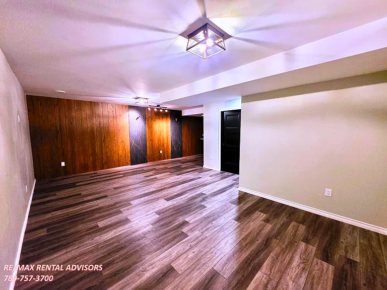 3885 Robins Cres NW — Photo 18