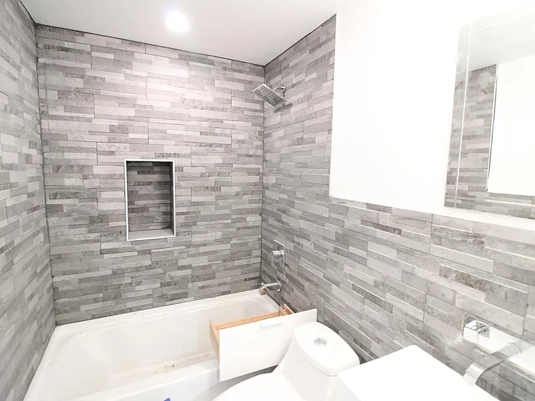 433 N 35th St #1R — Photo 6