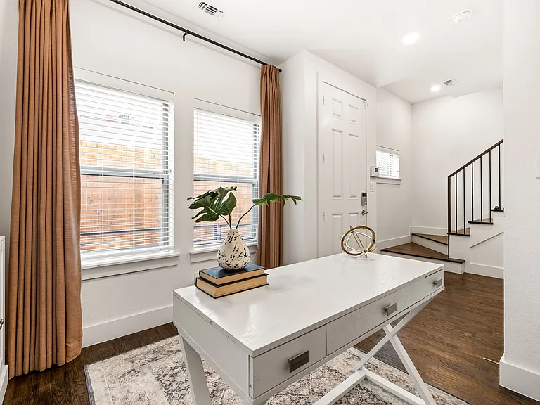 4222 Roseland Ave #102 — Photo 4
