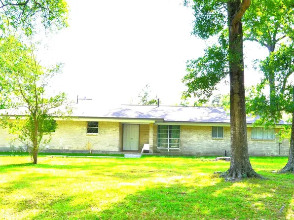 101 Summit Dr, Conroe, TX 77303