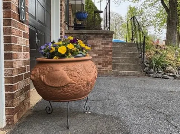 1820 Millstream Dr, Frederick, MD 21702