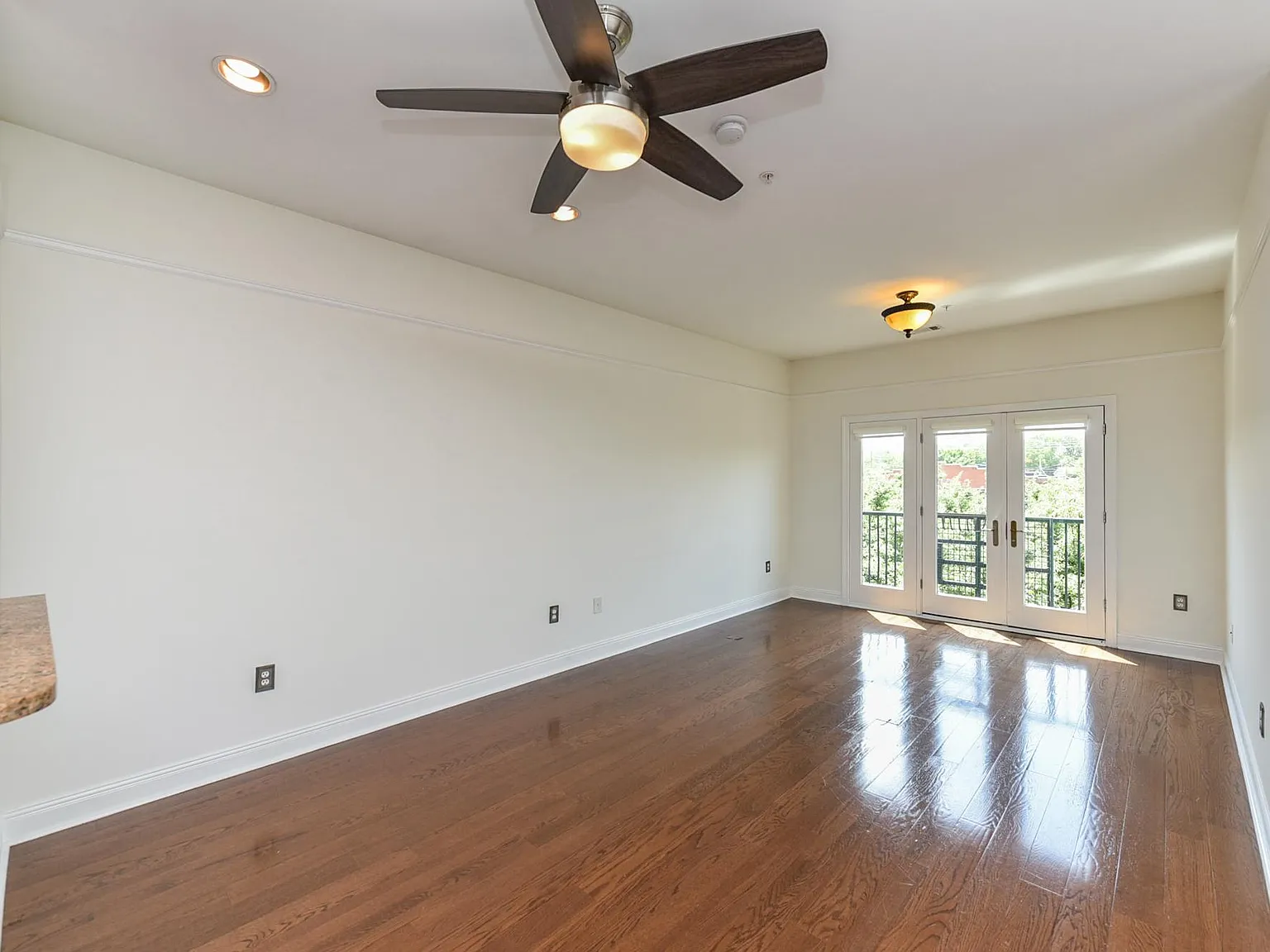 2 bed, 1020 sqft, $2,500 — Photo 4