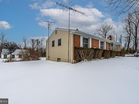 3rd image of 203 Alleghenyville Rd