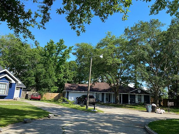 3rd image of 106 S Pebble Beach Ct