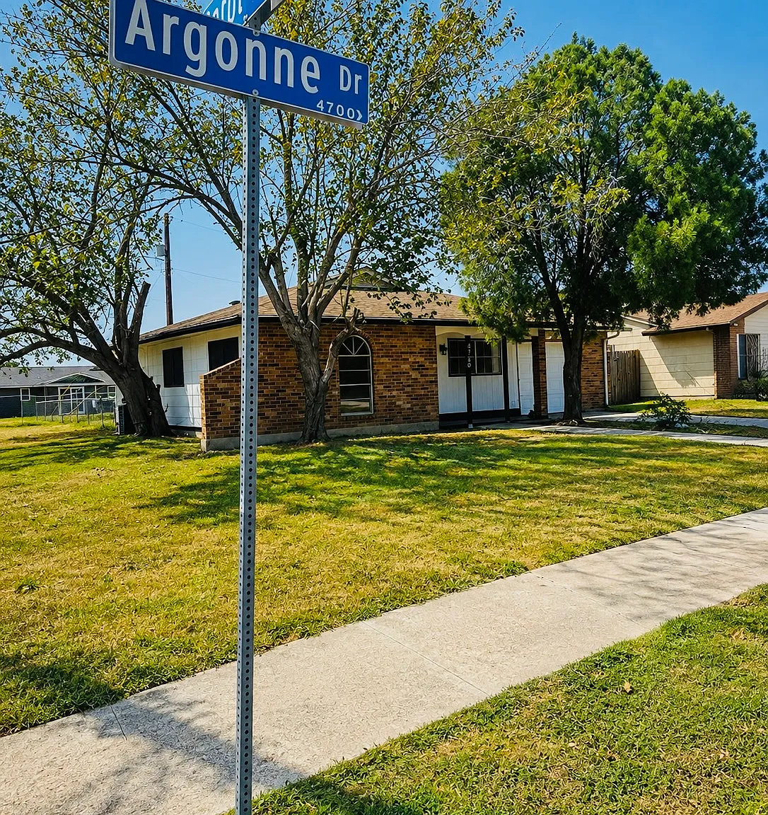 3 bed, 956 sqft, $1,300 — Photo 2