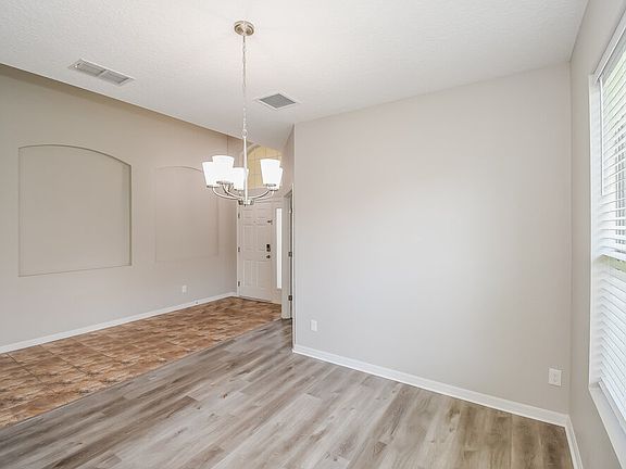5th image of 739 Sunny Stroll Dr