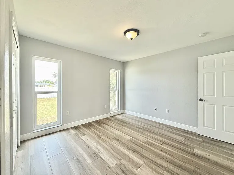 22148 Lockport Ave — Photo 44