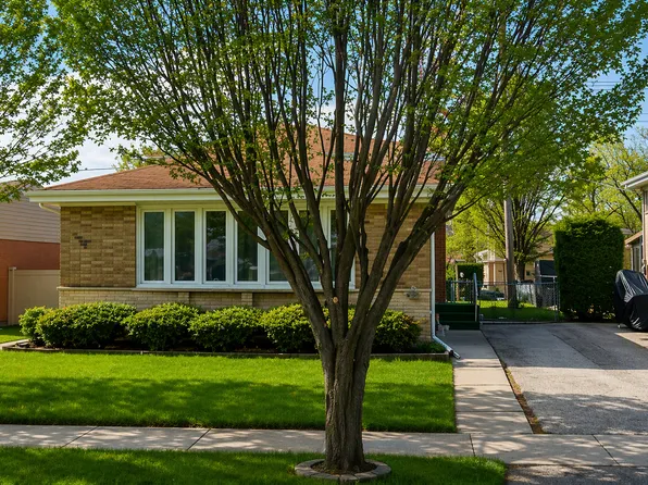 4639 Howard St, Skokie, IL 60076