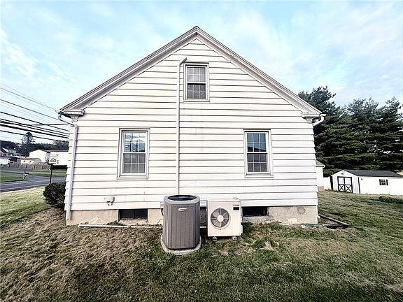 3rd image of 124 E Lawn Rd