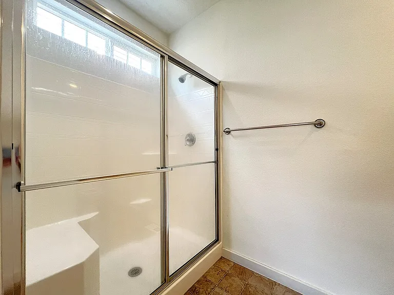 717 W Claire St — Photo 32