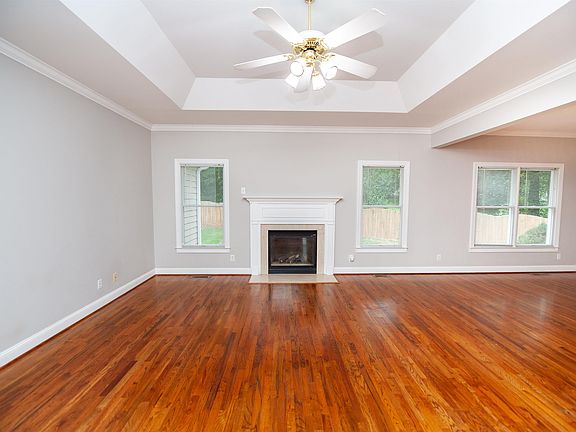 4th image of 11 Churchfield Ct
