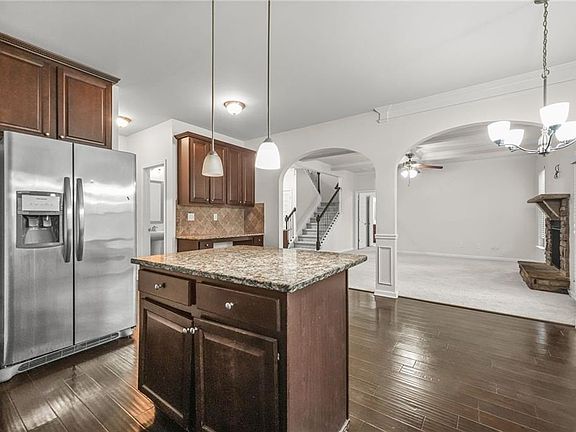 3rd image of 3777 Shady Maple Dr