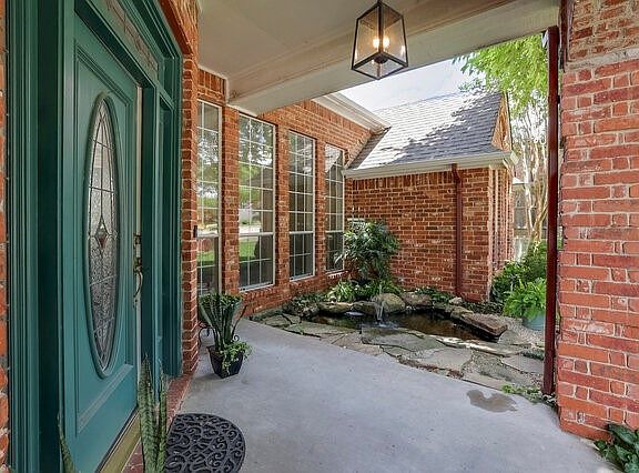 5th image of 917 Longmeadow Ln