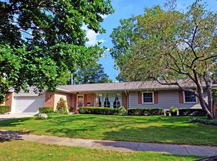 3800 Glasgow Dr, Lansing, MI 48911