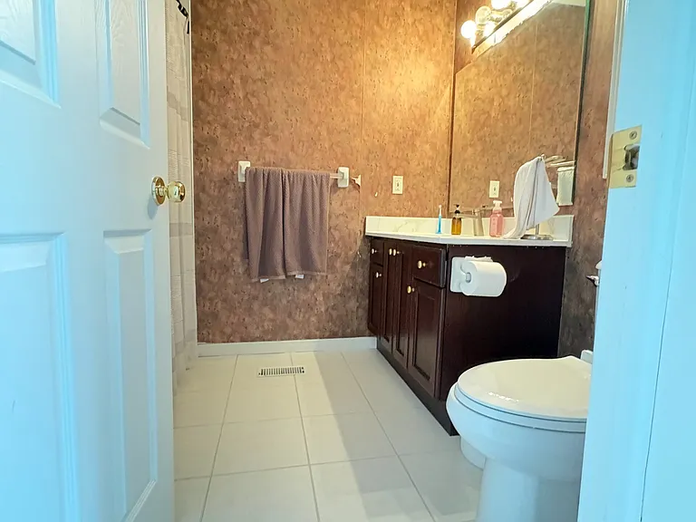2 Woodcrest Ct — Photo 32