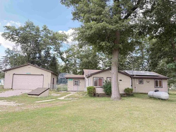 2901 Cathy St, Harrison, MI 48625