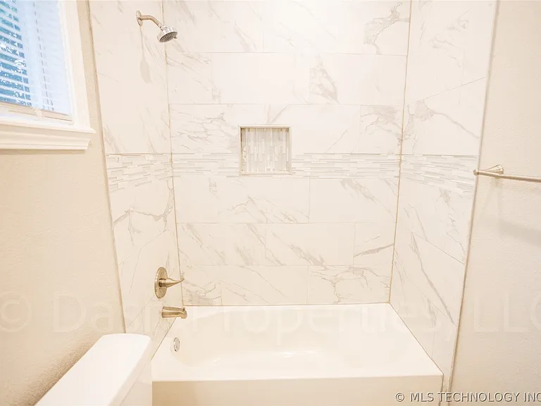 821 S Quaker Ave — Photo 37