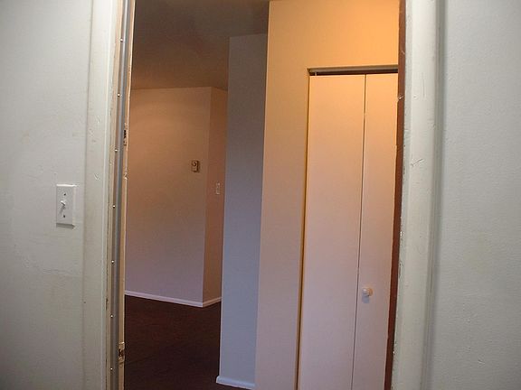 2nd image of 116 W Oak Ln Fl 1ST