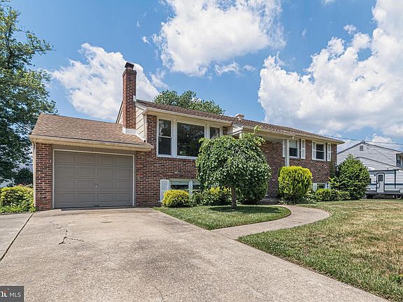 3rd image of 1517 Hillside Dr