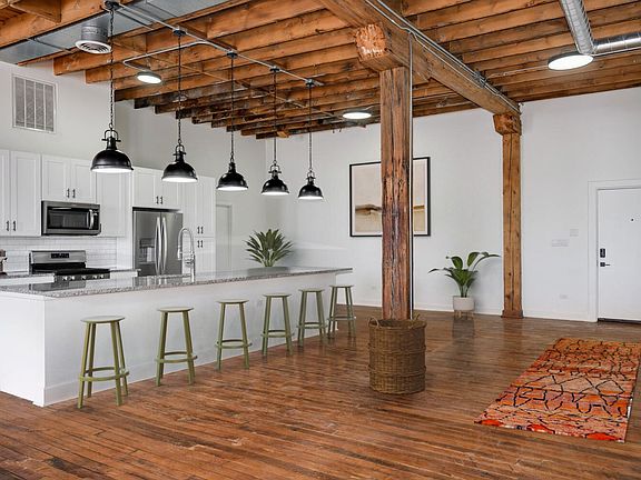 2nd image of 2015-21 W Race Ave #210