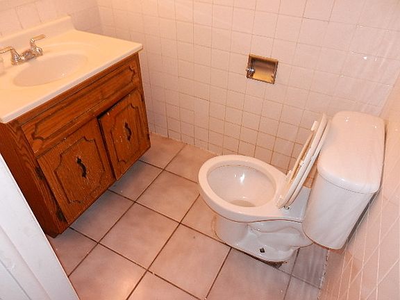 5th image of 937 W North Ave APT B