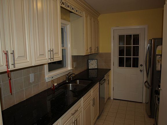 Kitchen granite countertop