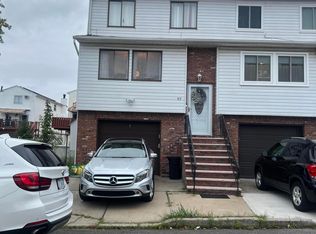 97 Country Dr N, Staten Island, NY