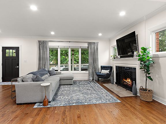 5th image of 6552 N Oxford Ave