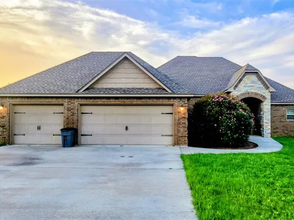 8644 NE Wolf Rd, Elgin, OK 73538