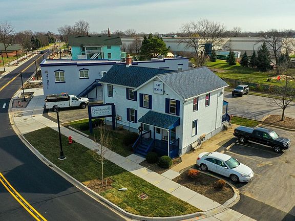 3rd image of 1975 E Devon Ave