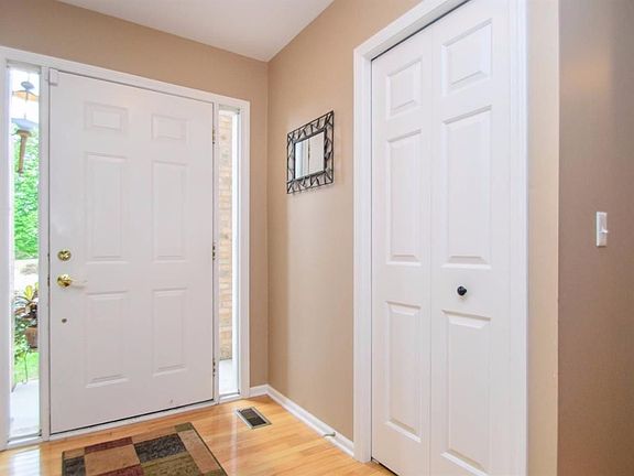 4th image of 4230 Woodcrest Ct