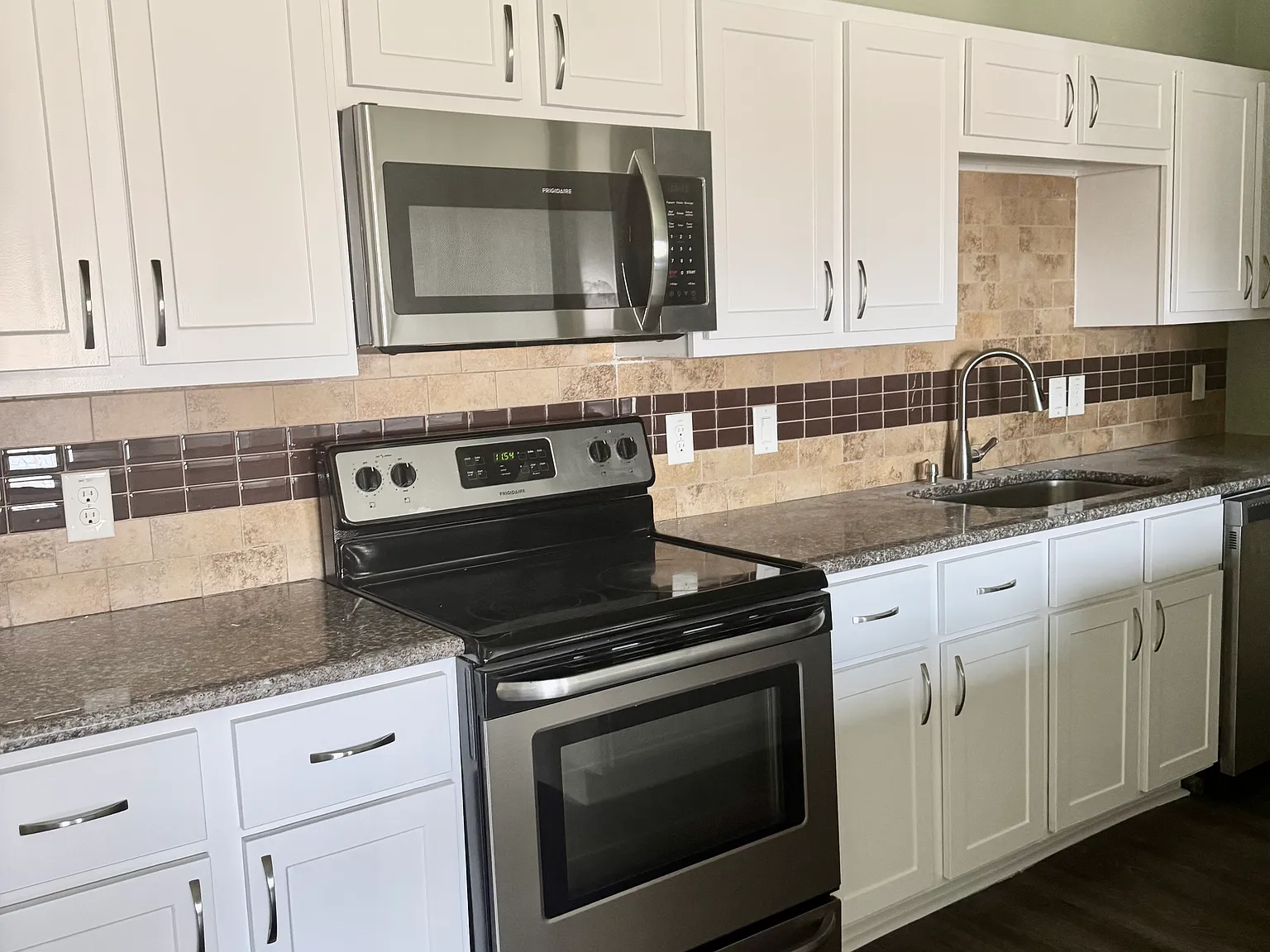 4 bed, 2668 sqft, $2,950 — Photo 3